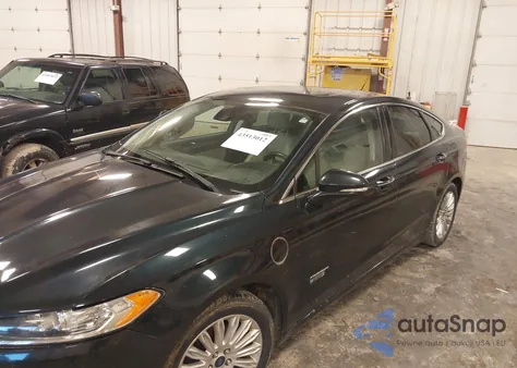 2014 Ford Fusion Energi Titanium из США, поврежденный, VIN 3FA6P0SU2ER379635